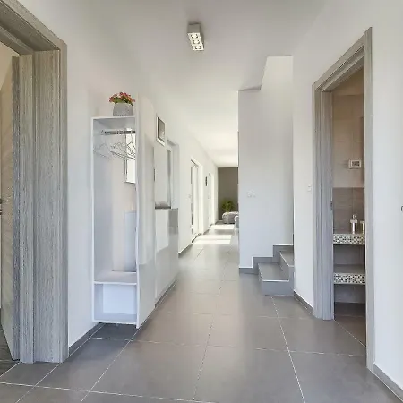 Ella Premantura By Interhome Vila