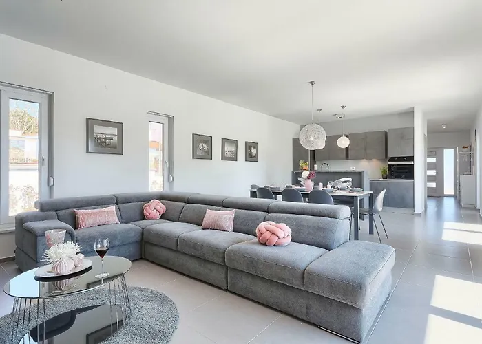 Ella Premantura By Interhome Pola