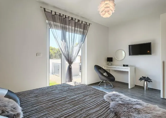 Ella Premantura By Interhome * Pola