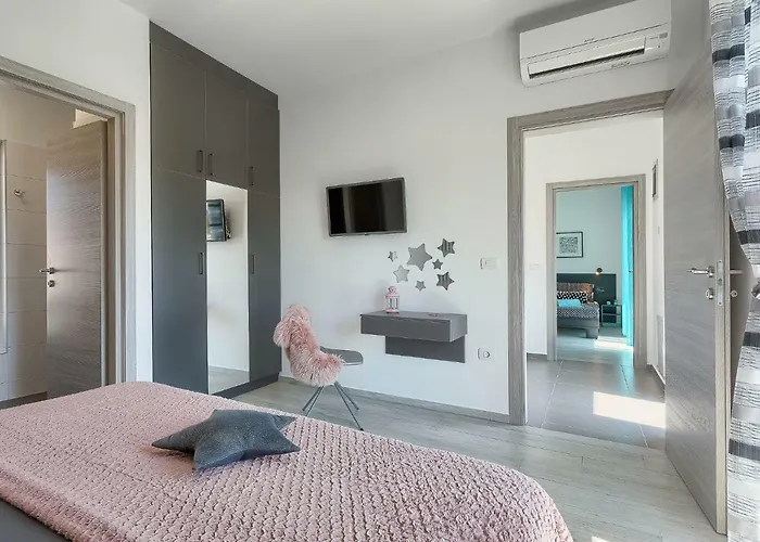 Ella Premantura By Interhome Pola