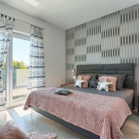 Ella Premantura By Interhome 普拉