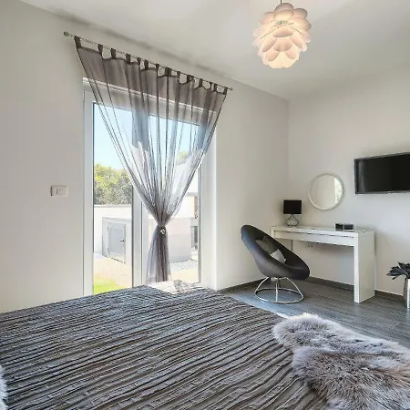 Ella Premantura By Interhome * Pula