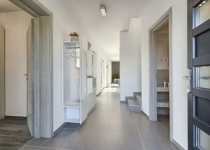 Ella Premantura By Interhome Vila