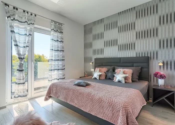 Ella Premantura By Interhome Pula