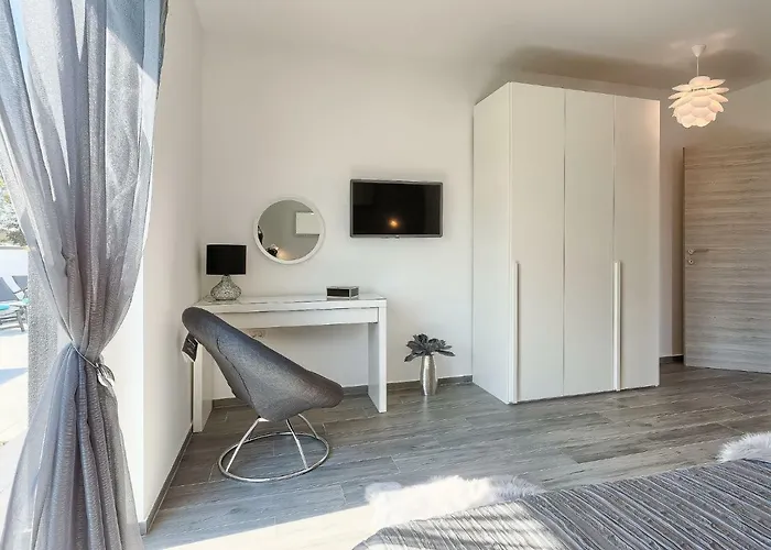 Ella Premantura By Interhome * Pula