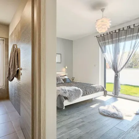 Ella Premantura By Interhome וילה פולה